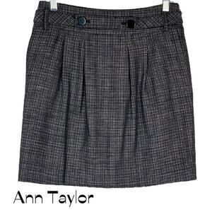Ann Taylor Black White Skirt NWOT Size 4P